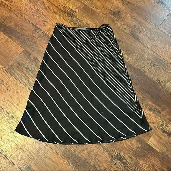 The Limited 100% Silk Assymetrical skirt size 2 - Picture 2 of 8